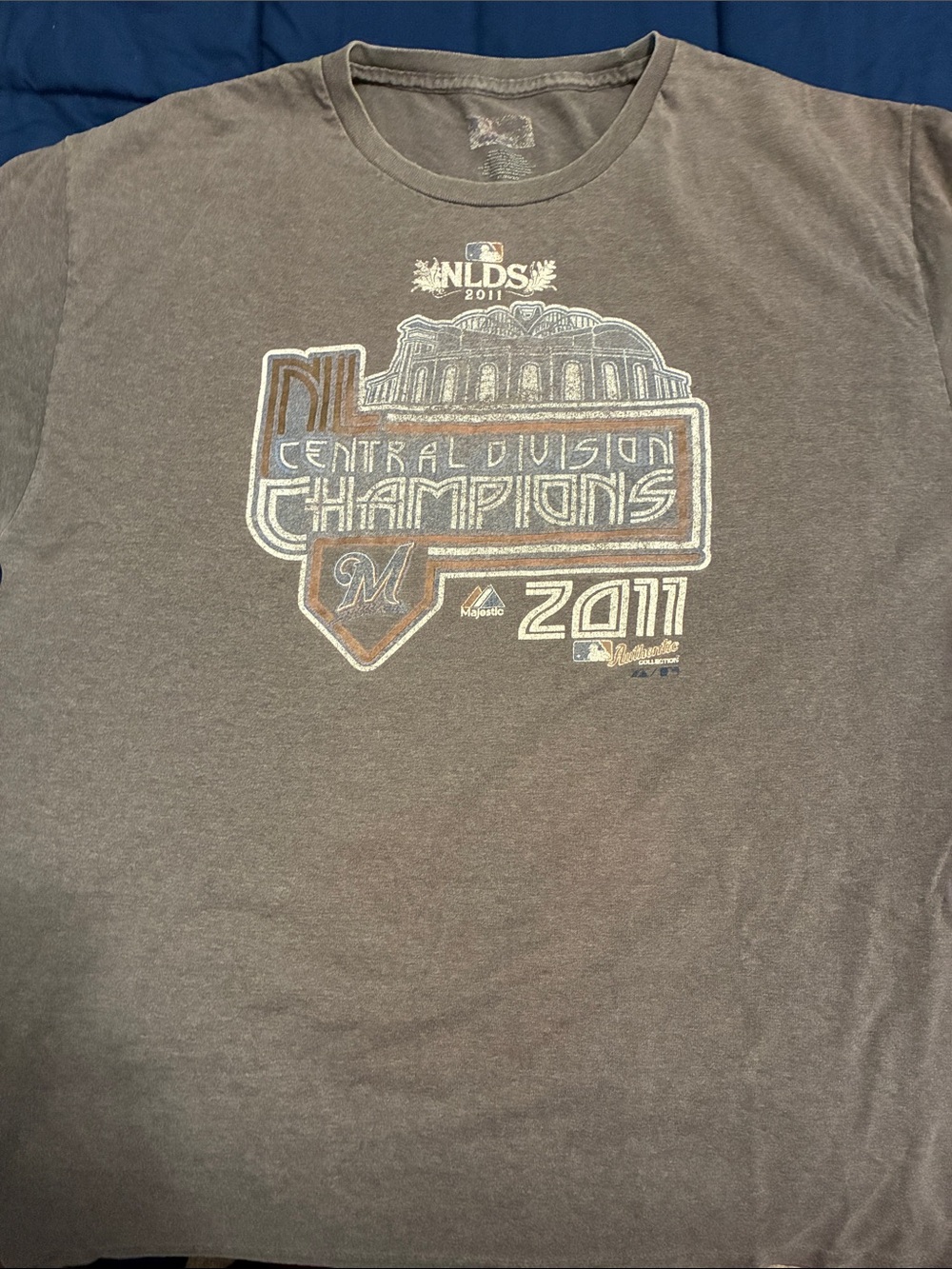 Men's Gray Milwaukee 2011 NL Central Division Champions Graphic T-Shirt